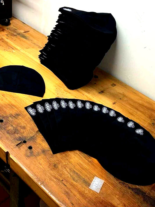 Bonnet TAMANI édition mondiale — Noir pur électrique